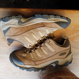 Columbia Sawtooth Hiking Sneakers Womens 8.5 Brown Leather Outdoor BL3211-222